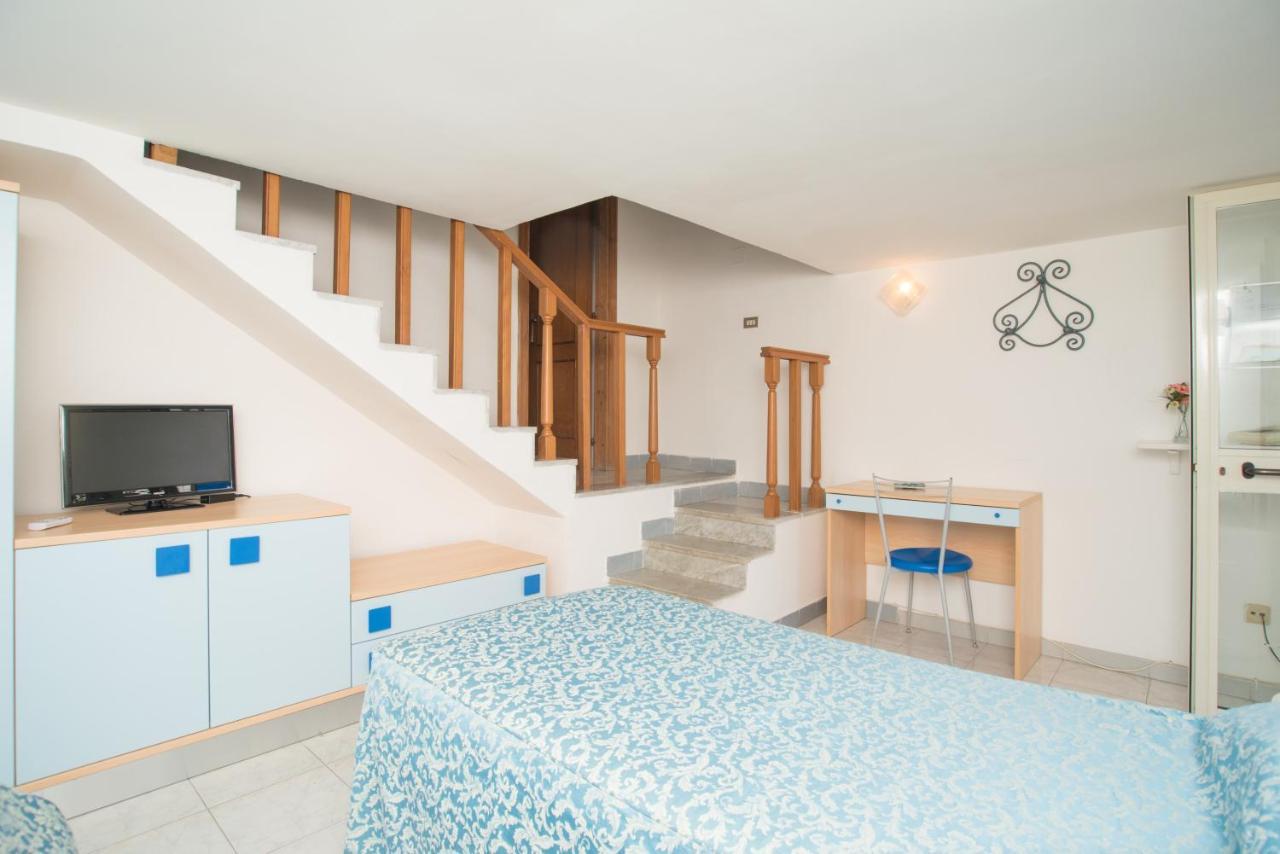 Hotel Celeste Прочида Екстер'єр фото